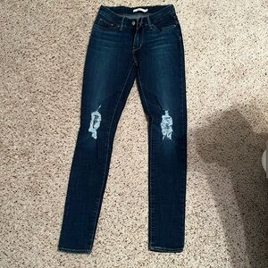 Women’s Levi 711 jeans